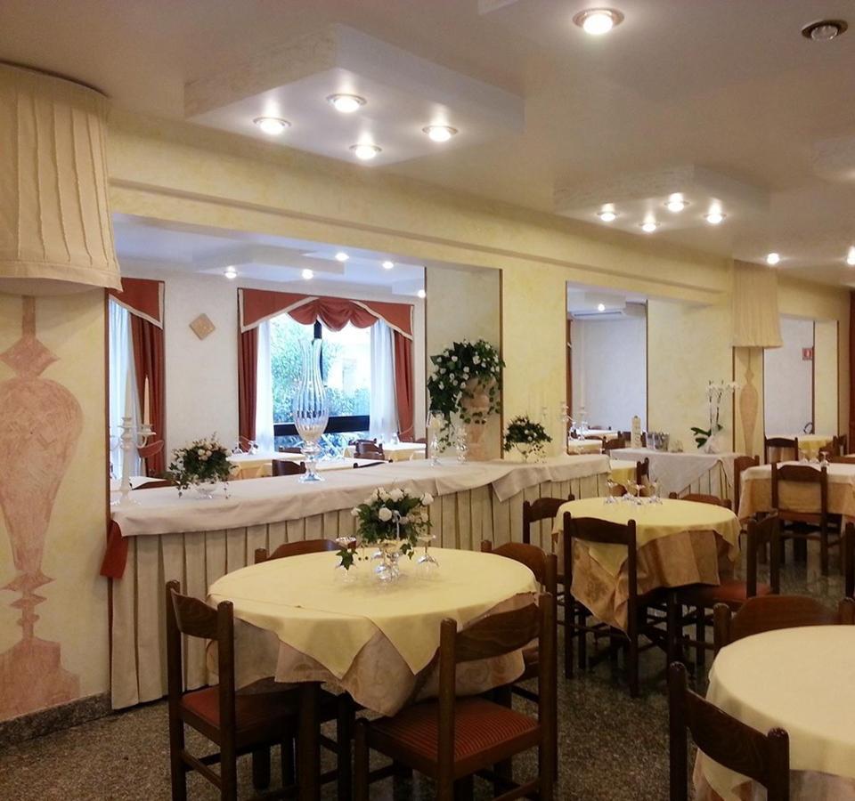Hotel Corallo Giulianova Exterior foto